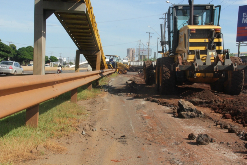 Prefeitura realiza operação tapa buraco na Avenida Ademar Bornia 